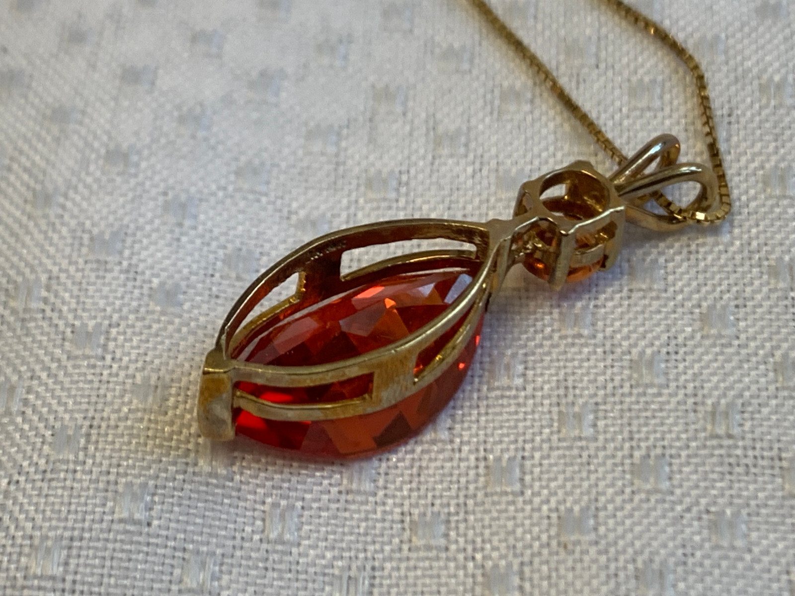 10K Yellow Gold Necklace 2.7g Jewelry 18″ Box Chain Curved Orange Stone *READ*