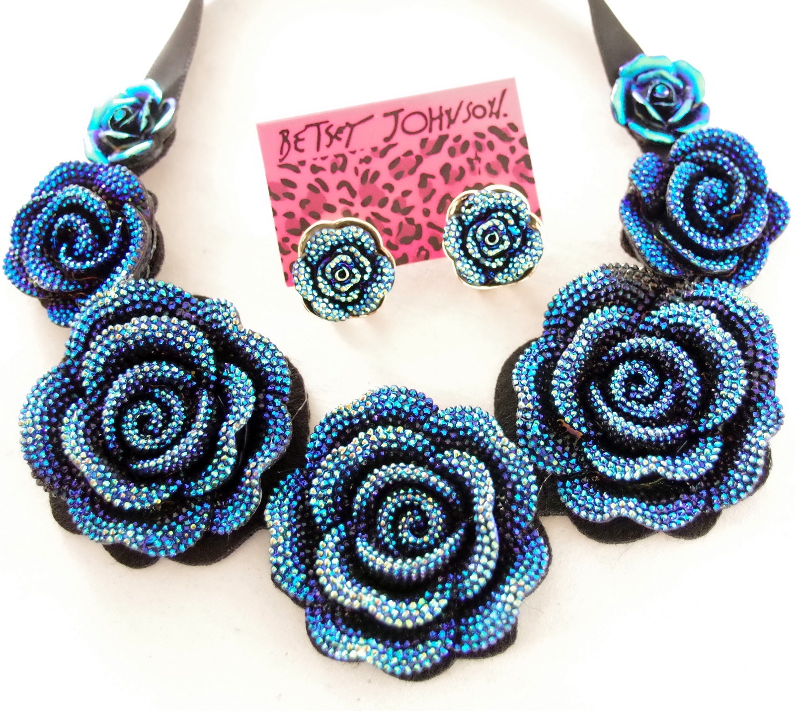 Pretty! BETSEY JOHNSON BLUE AB FACETED 3D ROSE FLOWER RIBBON TIE BIB NECKLACE