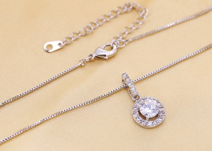 Rhodium plated Cubic Zirconia Gemstone Round Pendant Necklace 18″ Chain Box P25