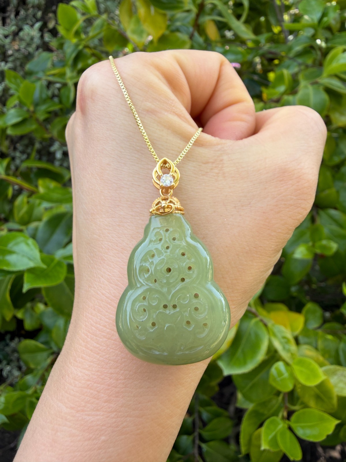 Green Nephrite Chinese Hulu Pendant / Necklace, Green Jade Pendant | 雕花绿色葫芦和田玉吊坠