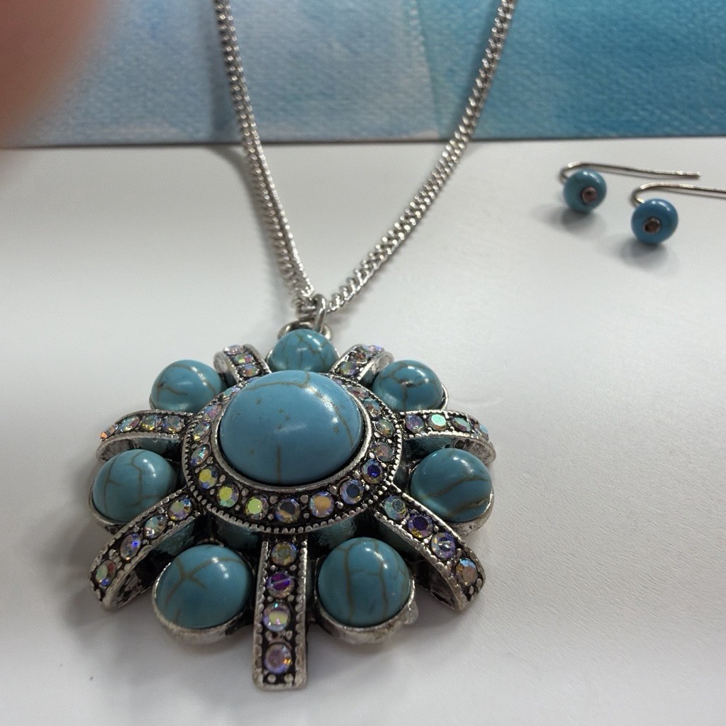 Silver Tone Snake Chain Necklace Round Turquoise Crystal Rhinestone Pendant