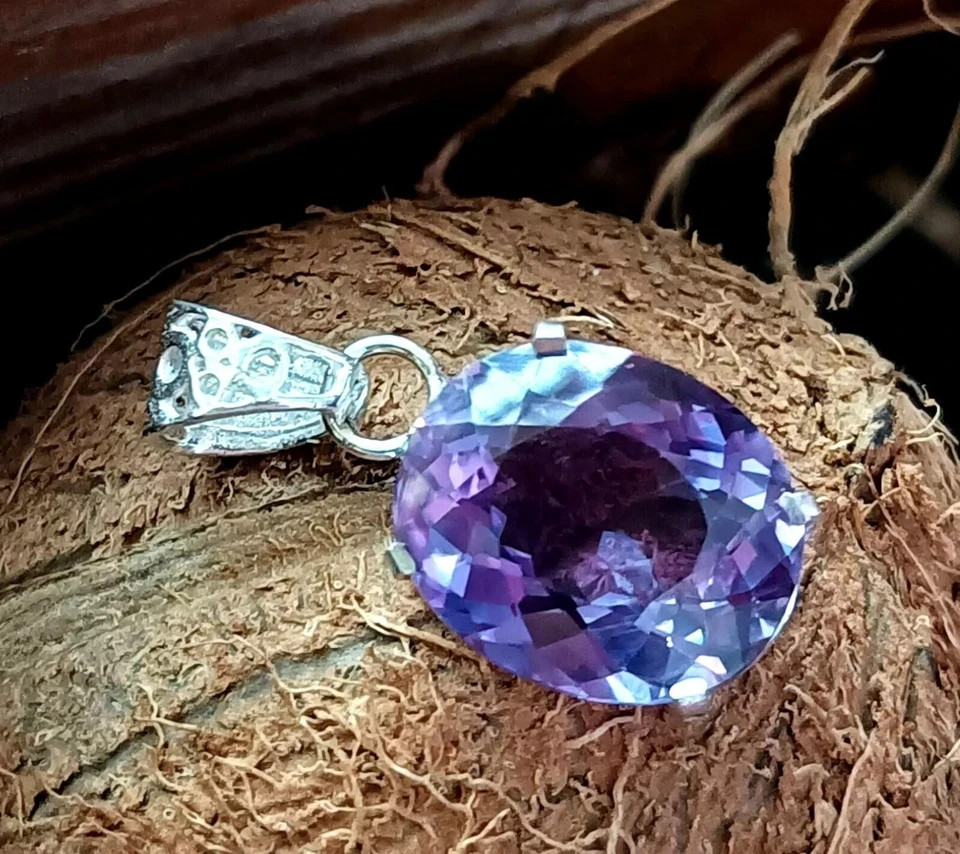 Natural Alexandrite Pendant Bi-Color Gemston,925 Sterling Silver Pendant 28 Ct