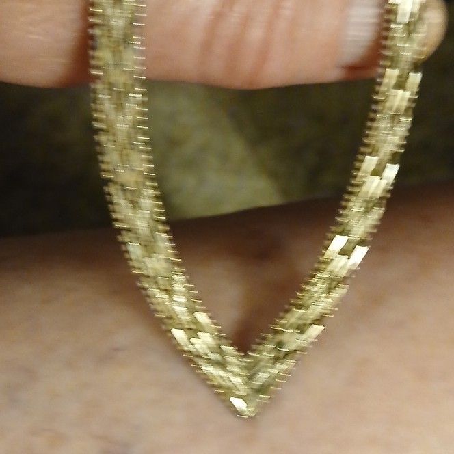 Gold Tone V-Shaped Herringbone Chain Necklace Metal Box Clasp Closure