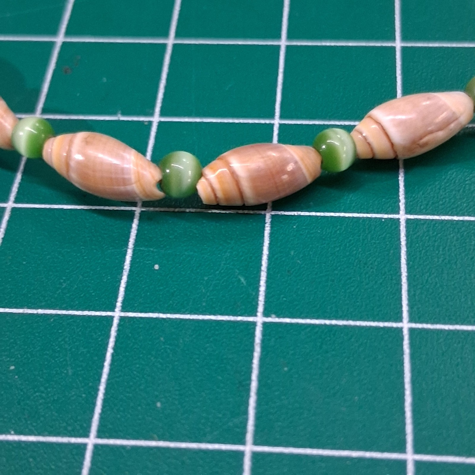 Vintage Tan Conch Sea Shell Green Glass Cats Eye Bead 16” Necklace