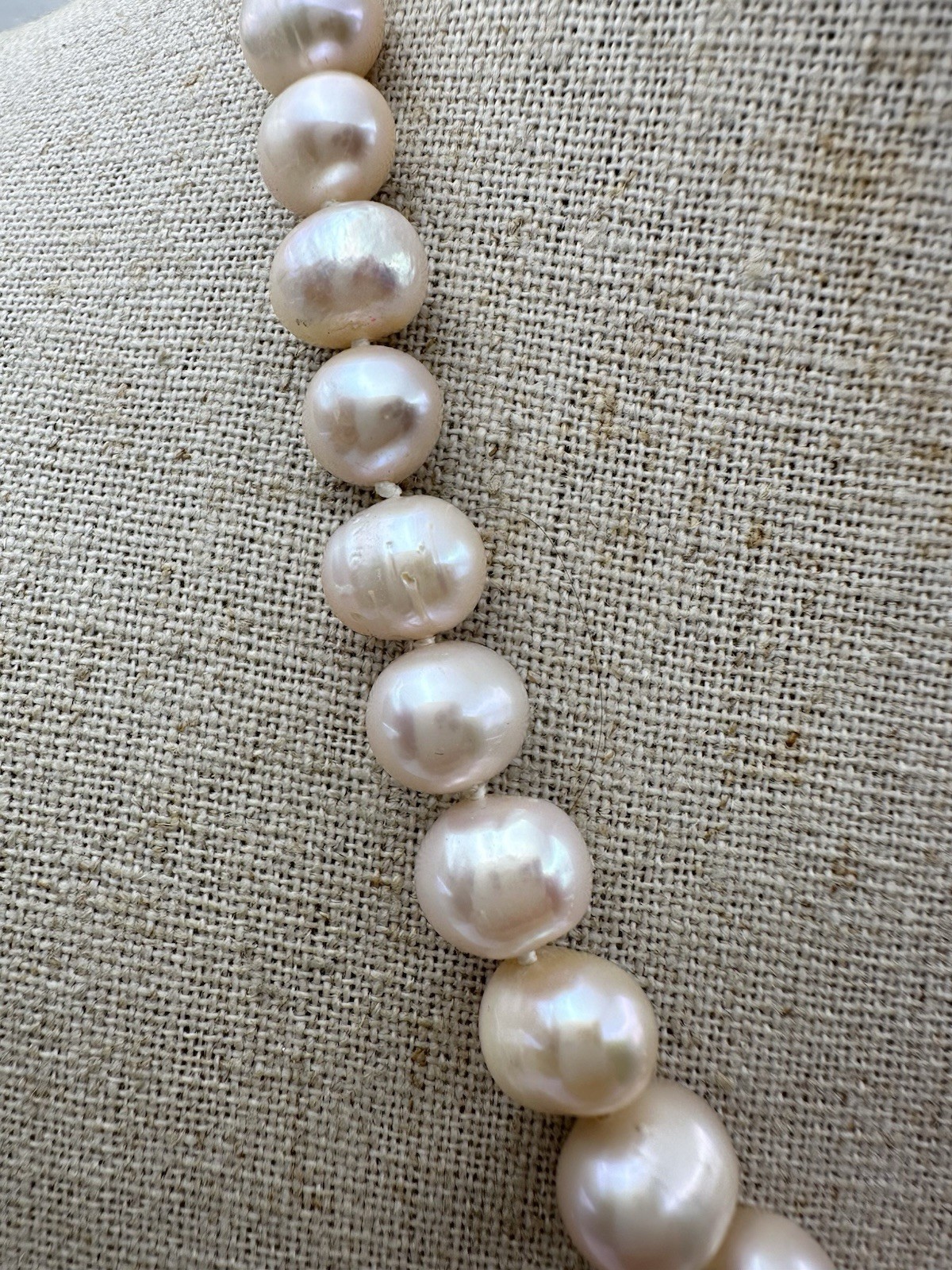 8-9mm Freshwater Pearl Hand Knotted Necklace 16.5”