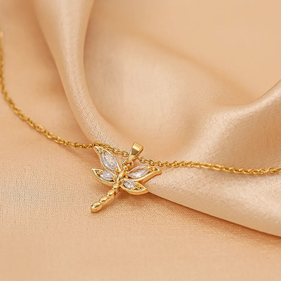 Elegant Shell Elk Necklace 18K Gold Plated Stainless Steel