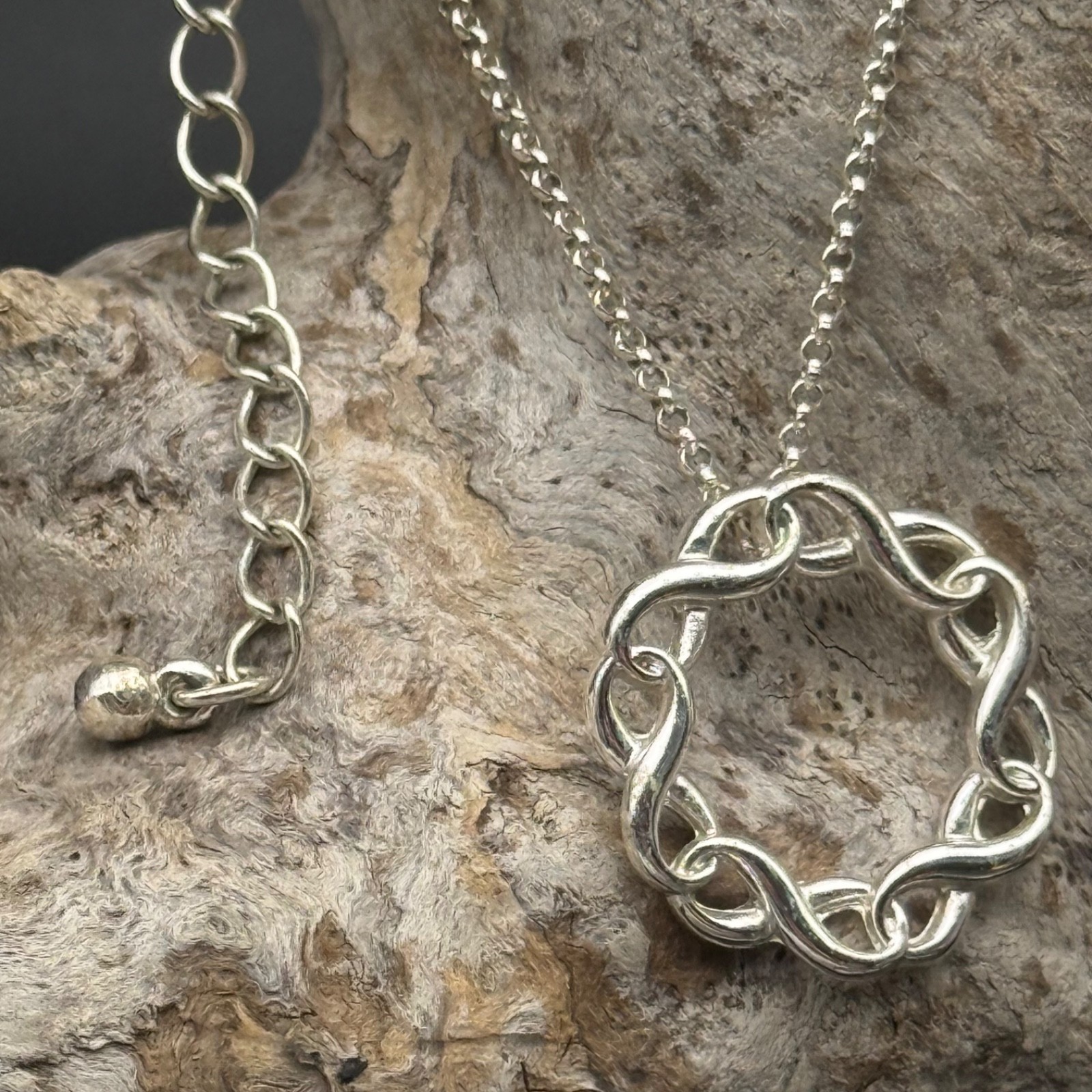 SAQ Silver Tone Circle Pendant Necklace Modern Open Link Design 16″ Chain