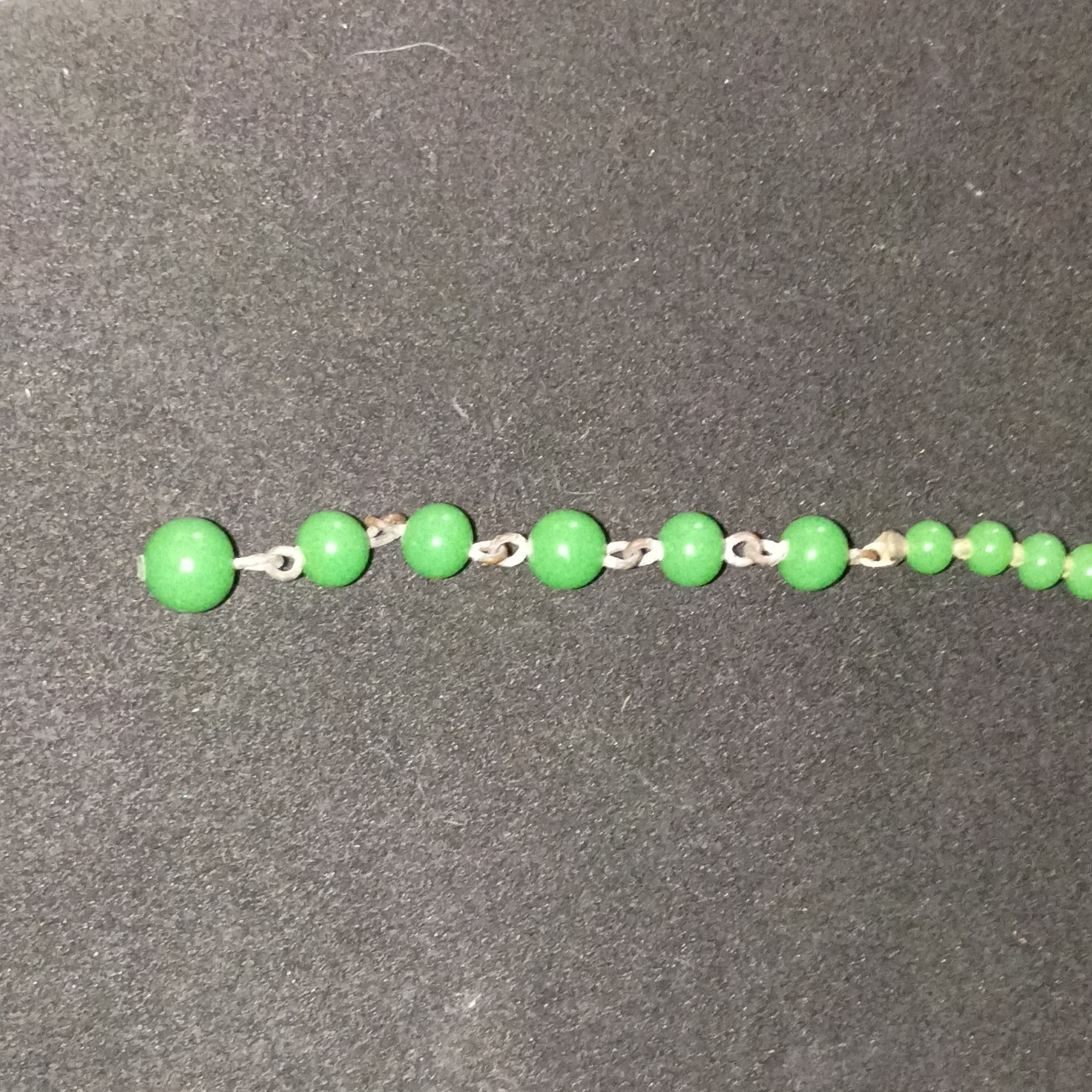 Vintage Mid-Century Green Peking Glass Graduated Bead Necklace 15″ – Stamped Jap