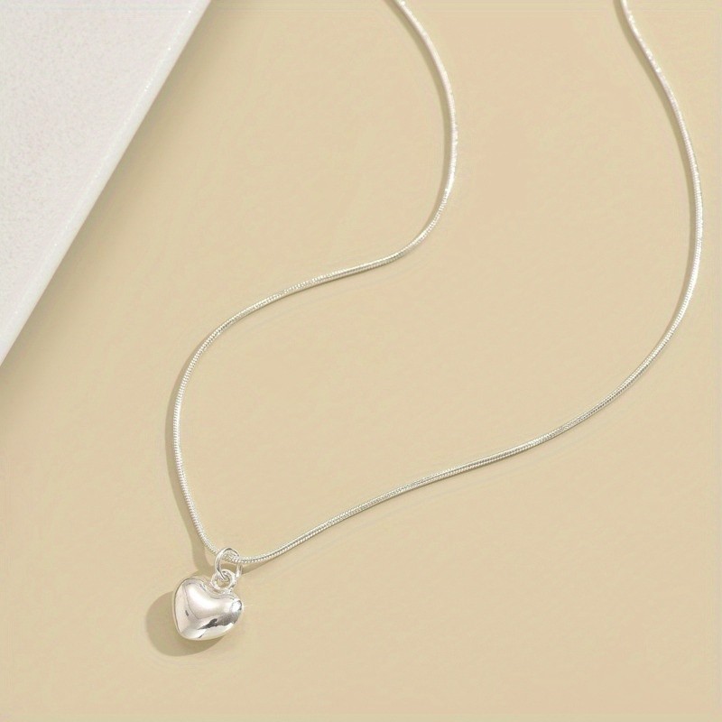 Women’s Heart Pendant Snake Chain Fine Chain Necklace Fashionable Jewelry Copper