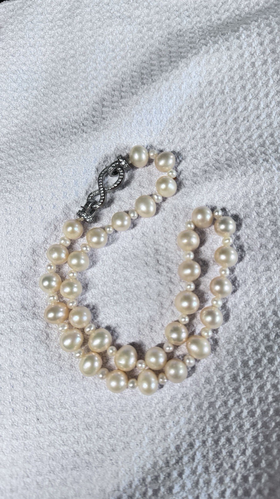 High-quality freshwater pearls with natural aurora luster. (11mm–12mm)