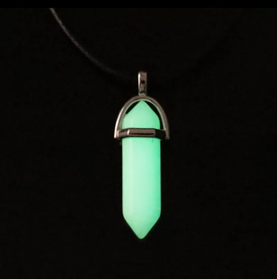 Women’s Fashion Jewelry Luminous Stone Glow in Dark Pendant Necklace 39-2