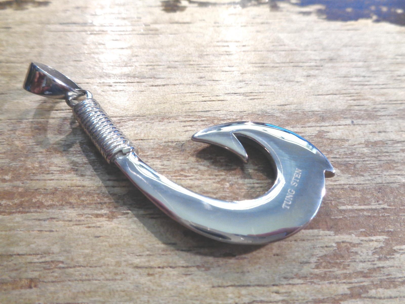 27MM SOLID TUNGSTEN GENUINE INLAID KOA WOOD HAWAIIAN MAKAU FISH HOOK PENDANT RF