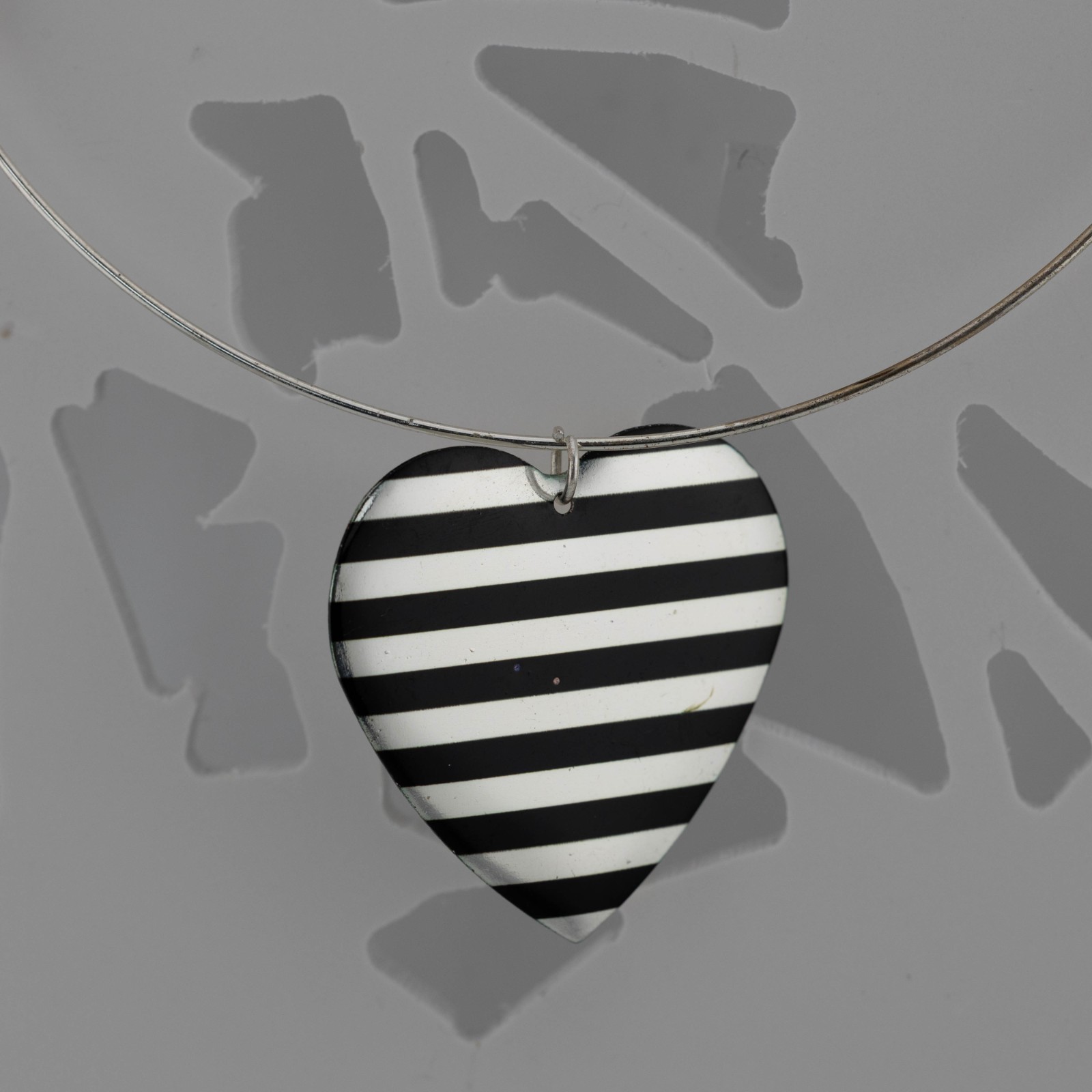 Necklace Black-White Striped Heart Pendant Modern Style Base Metal