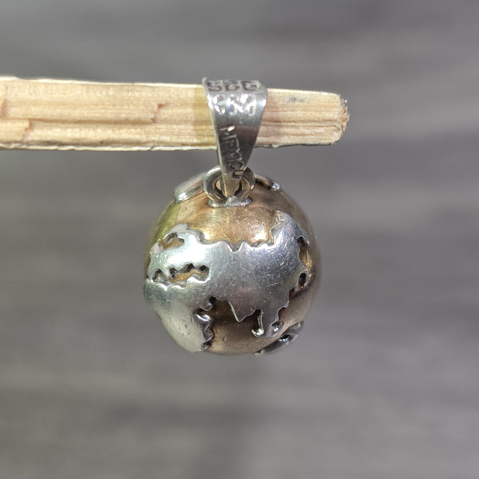 MEXICO 925 Sterling Silver – Vintage 2 Tone Globe Harmony Ball Pendant