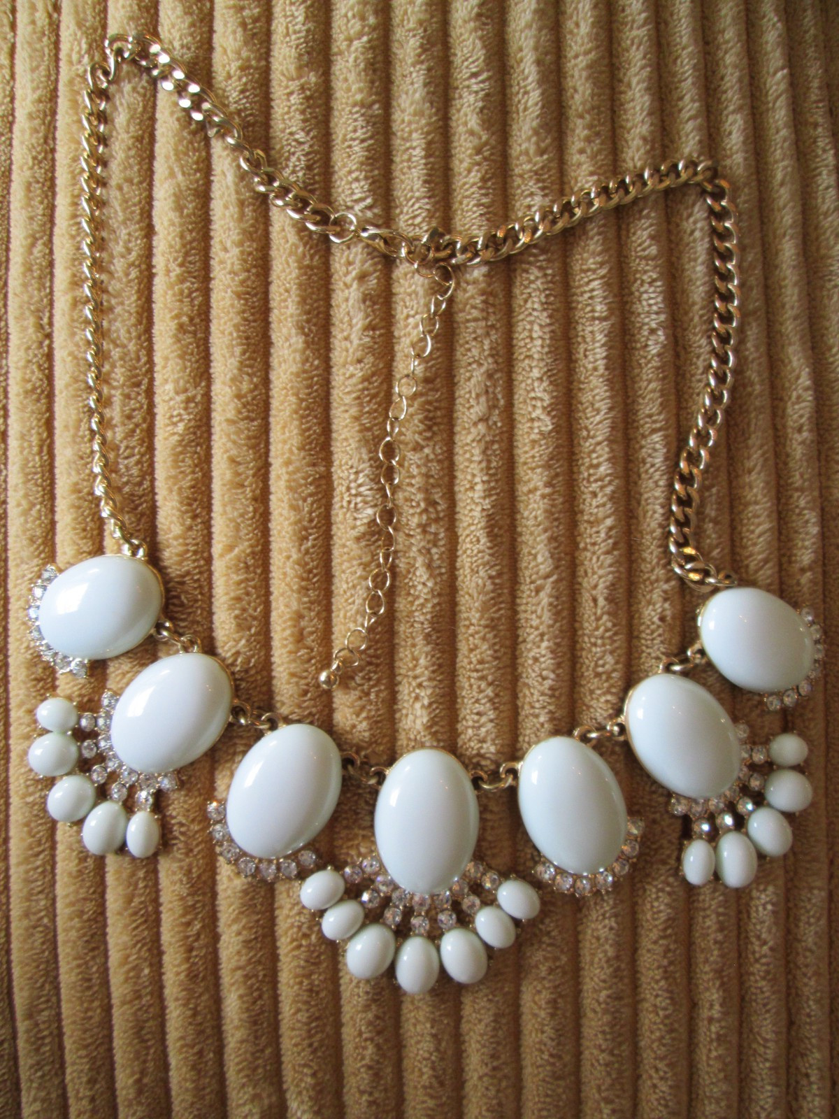 White Oval Cabochon & Rhinestone Gold Tone 7 station Statement 20″-22″ Necklace