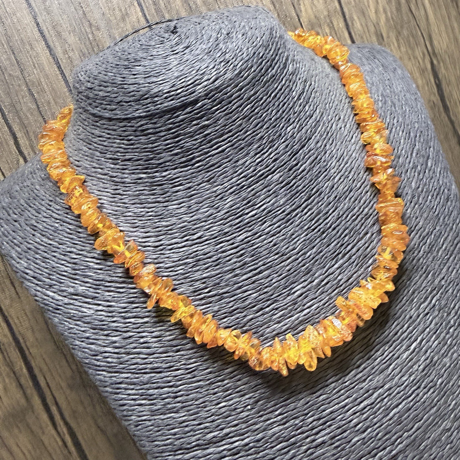 VINTAGE Amber Chip Beaded Necklace Orange Gemstone Retro Kitsch Pretty 46cm