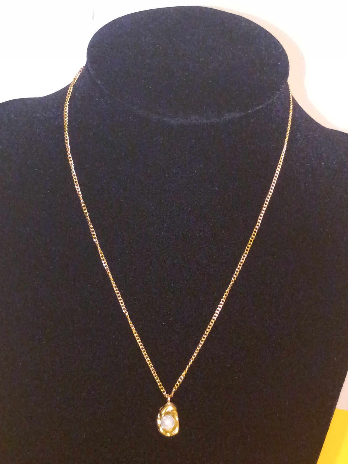 Gold Tone Cable Chain Necklace Oval Colorless Crystal Bezel Pendant Charm