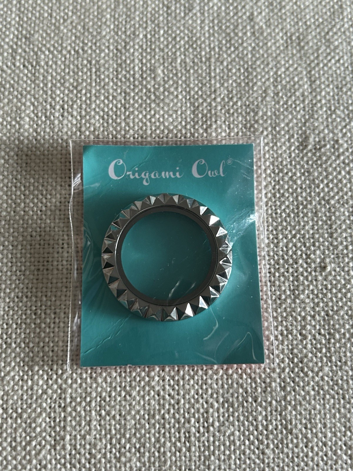 Origami Owl BZ3023 Medium Silver Studded Twist “FACE” Only “New in Package”