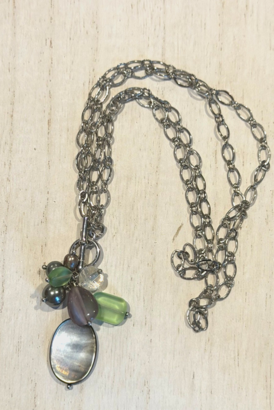 Lia Sophia Pistachio Cluster Necklace Mother of Pearl Glass Beads Excellent Cond