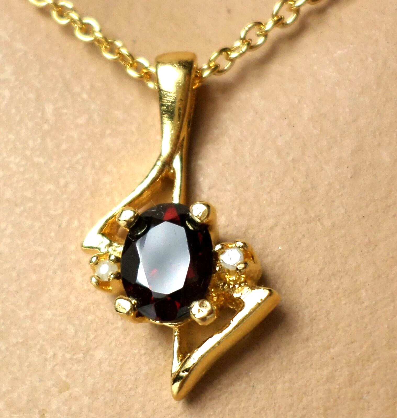 Vintage Lindenwold Fine Jewelers Gold Dark Red Garnet Pendant 16″ Chain Necklace