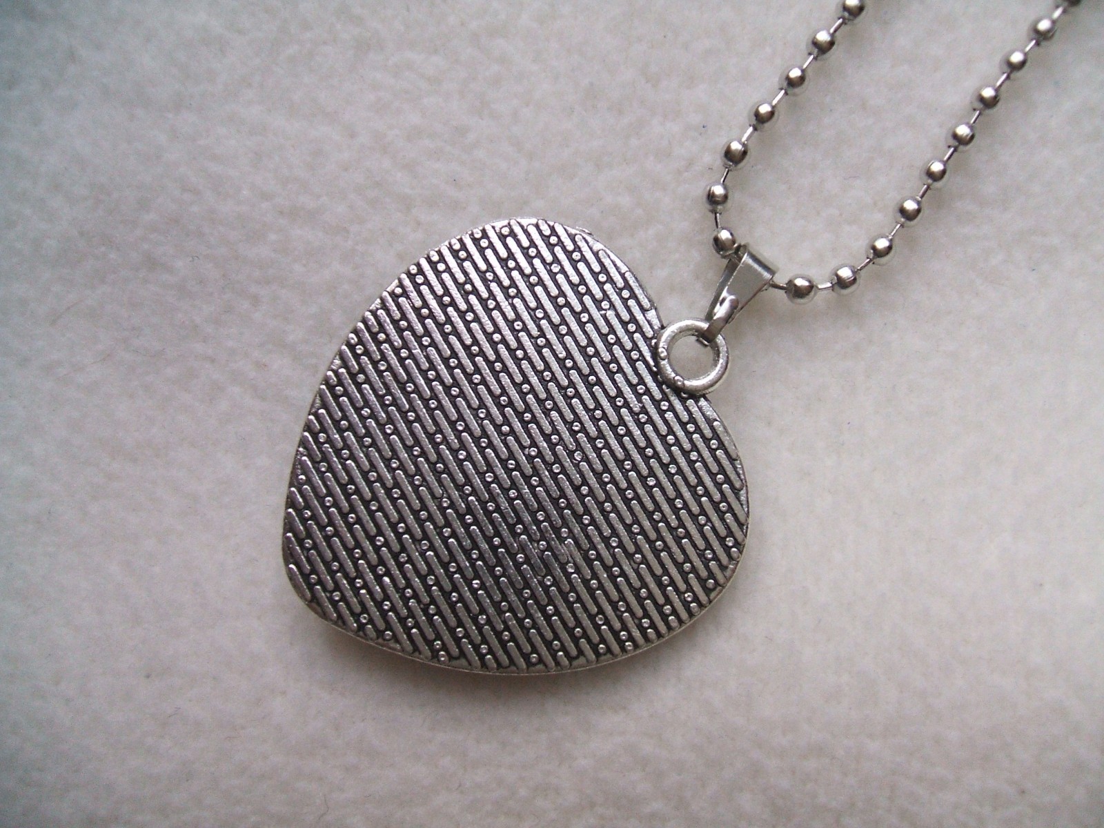 MOON & BACK PENDANT – HEART SHAPED GLASS CABOUCHON, 25″ ball chain (MBP2)