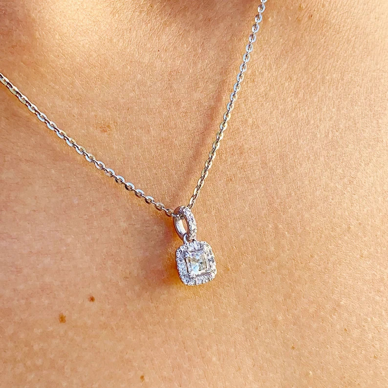 2Ct Women Round Cut Pendant Necklace Simulated Diamond In 14k White Gold Plated