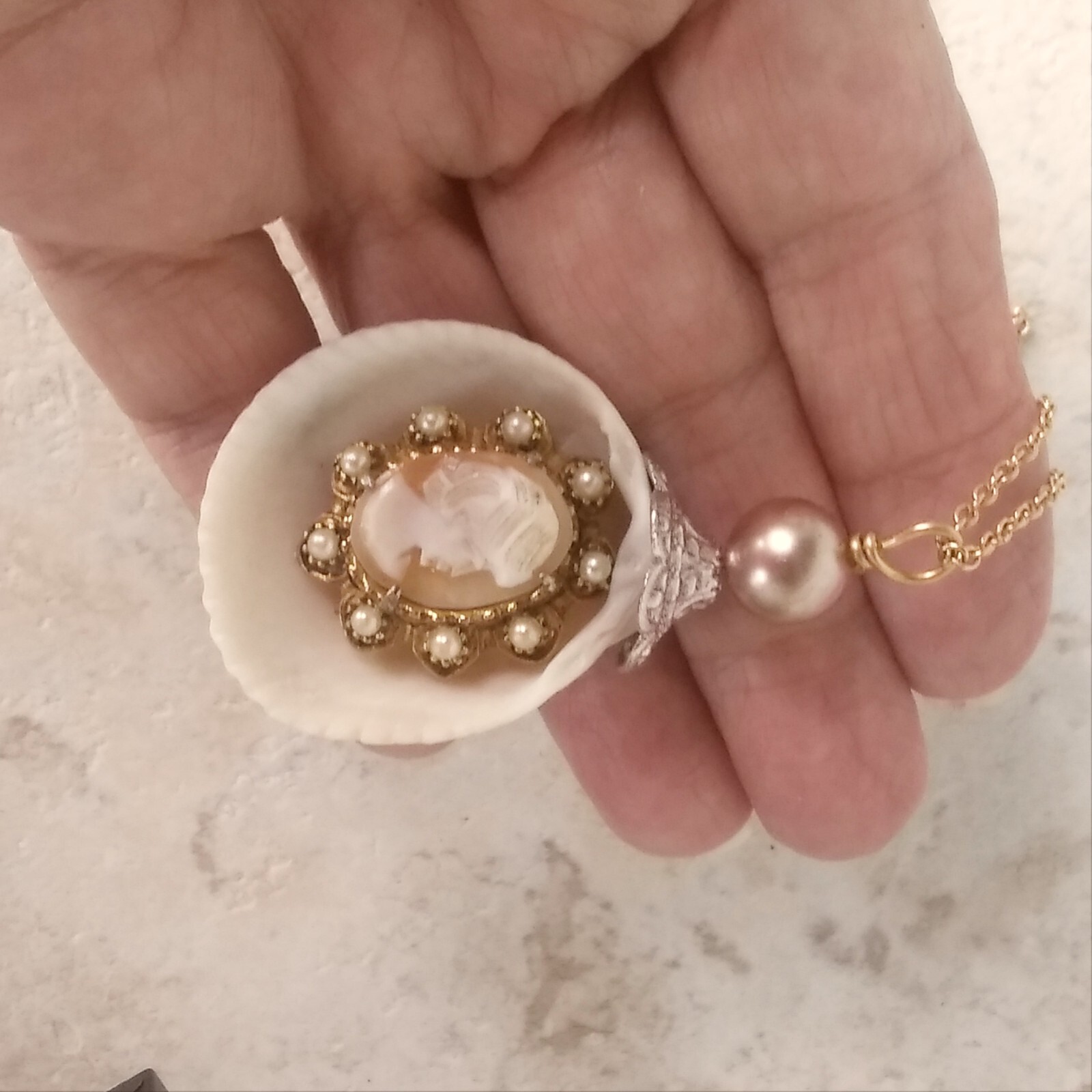 Seashell pendant embellished by Pat2 glass pearl cameo 16 in chain