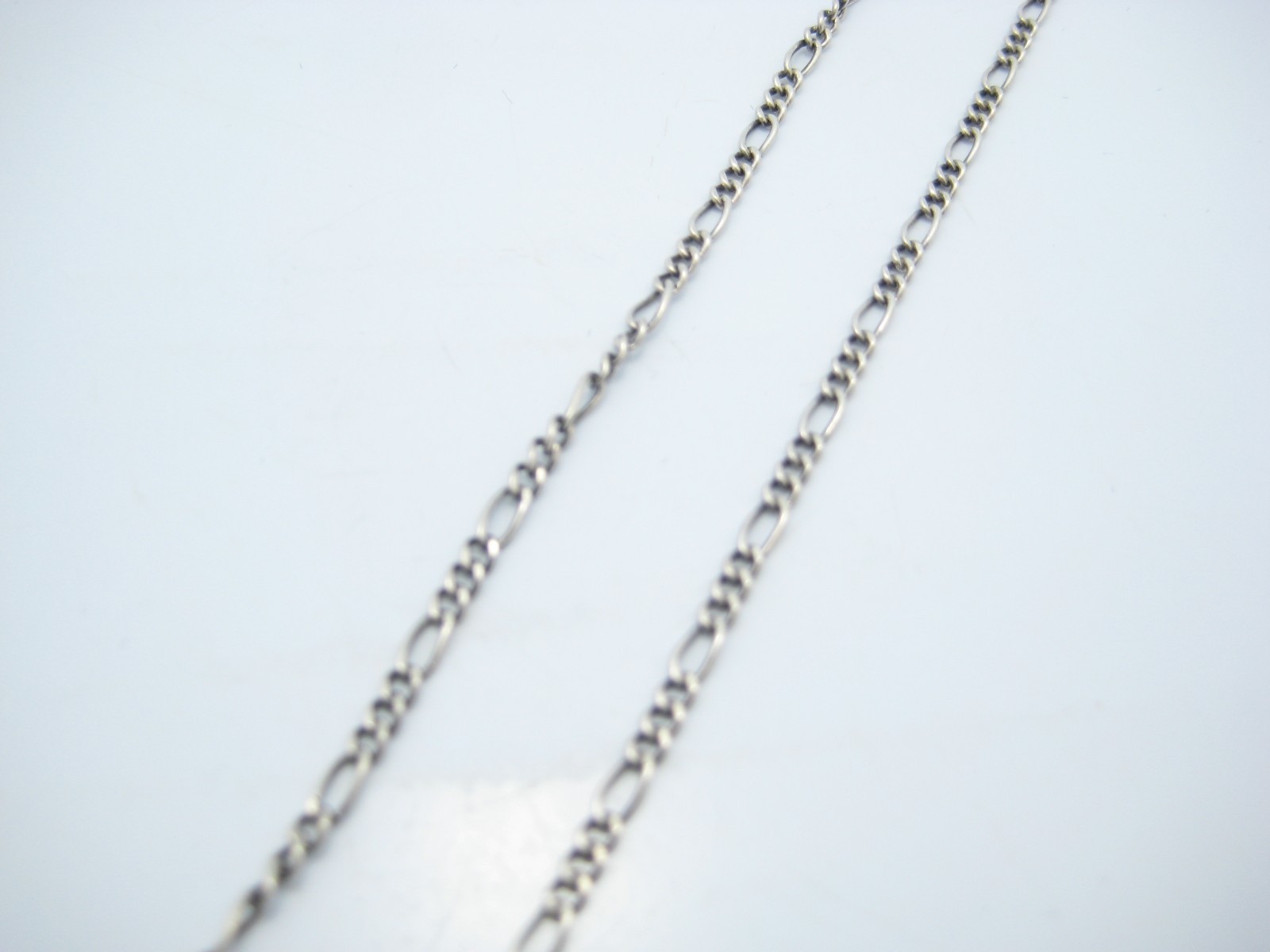 Sterling Silver 1.6mm Figaro Malachite Leaf Design Chain Link Necklace 18.5″