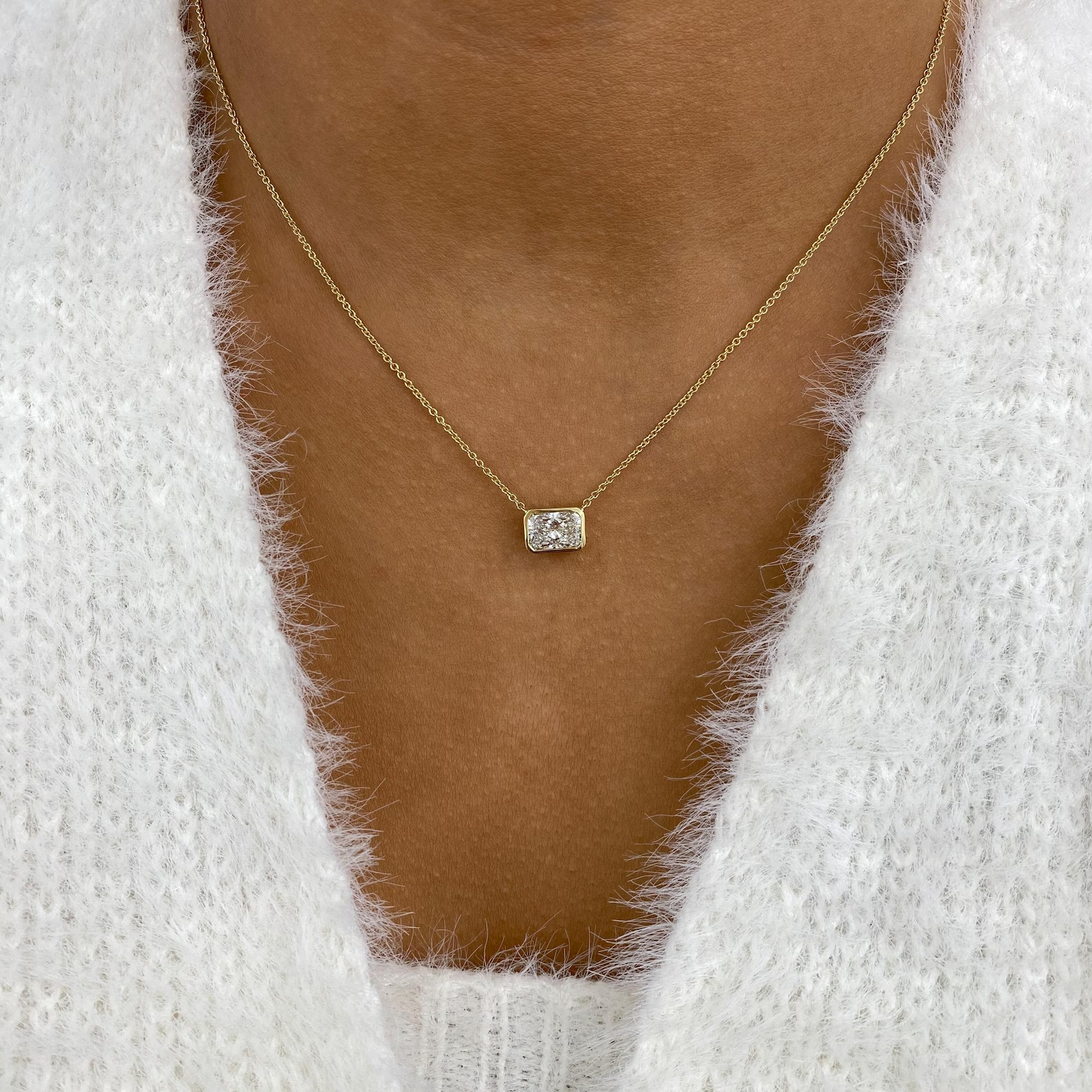 Lab Grown 1.50 Ct Radiant EF VS Diamond Bezel Solitaire Necklace 14K Yellow Gold