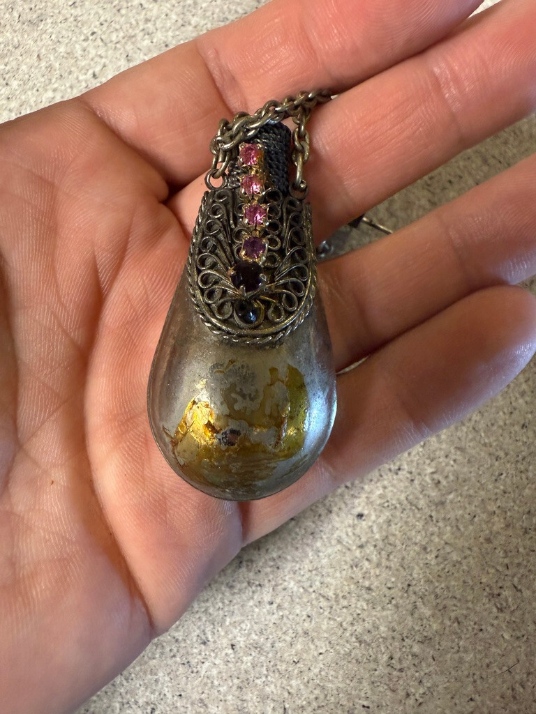 Vintage Tibetan Nepal Tribal Snuff Perfume Bottle Pendant Necklace. NICE STYLE