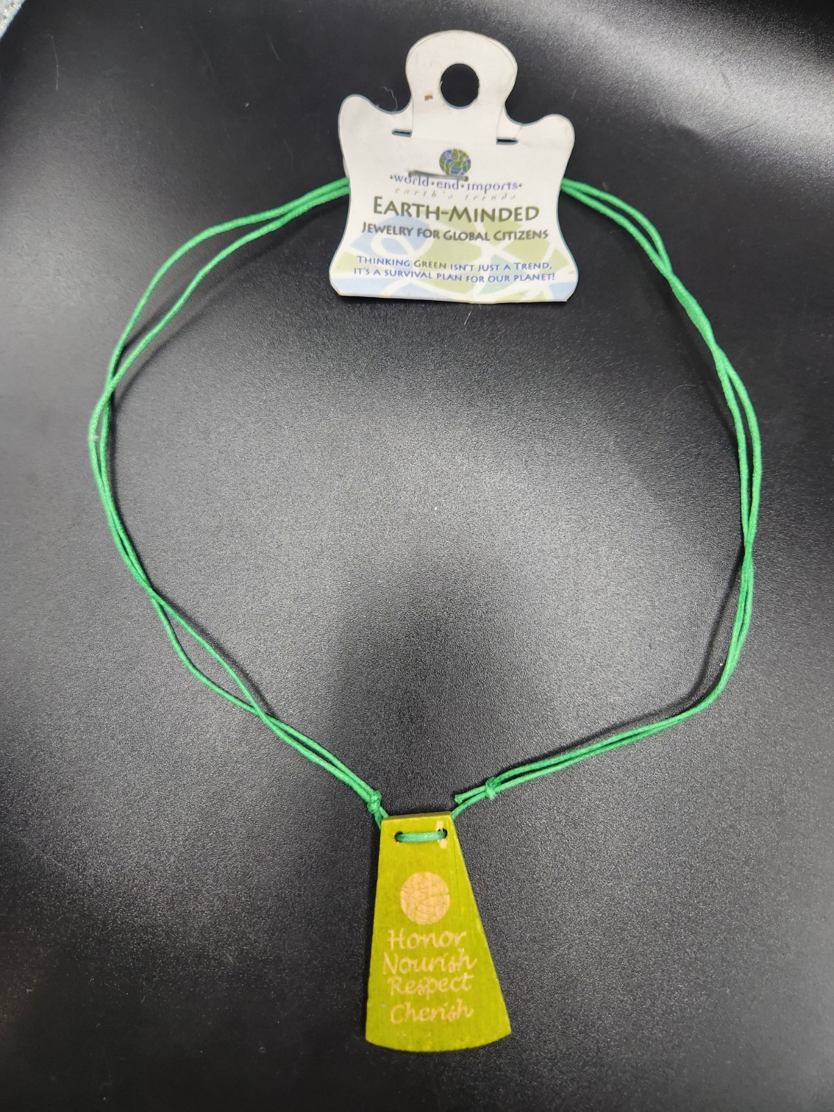 #0381 – NWT World End Imports Earth-Minded Green Pendant Cord Necklace Eco…