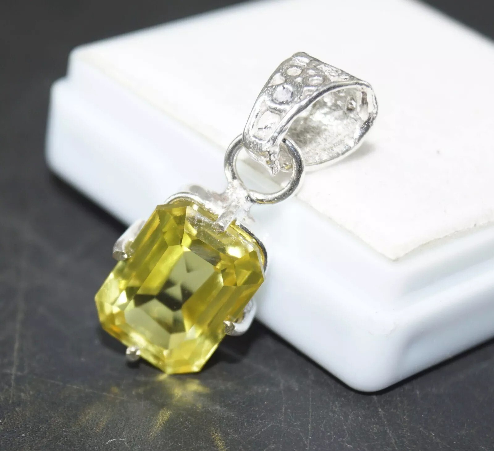 Certified 25 Ct Natural Emerald Sapphire 925 Solid Silver Pendant Loose Gemstone