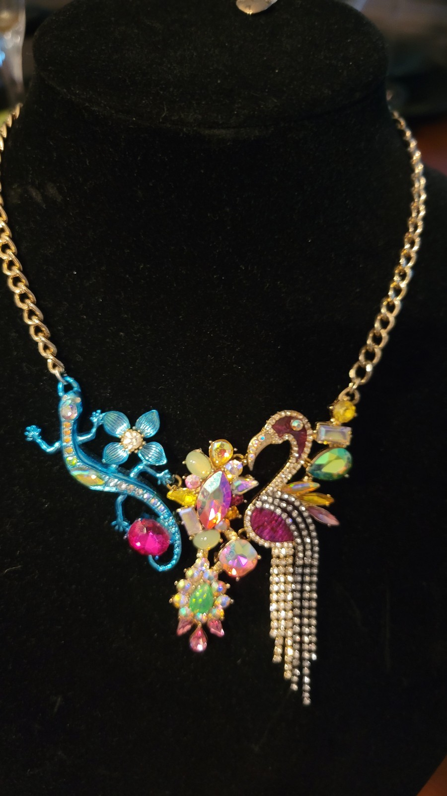 Betsy Johnson Paradise Lost Necklace preowned excellent