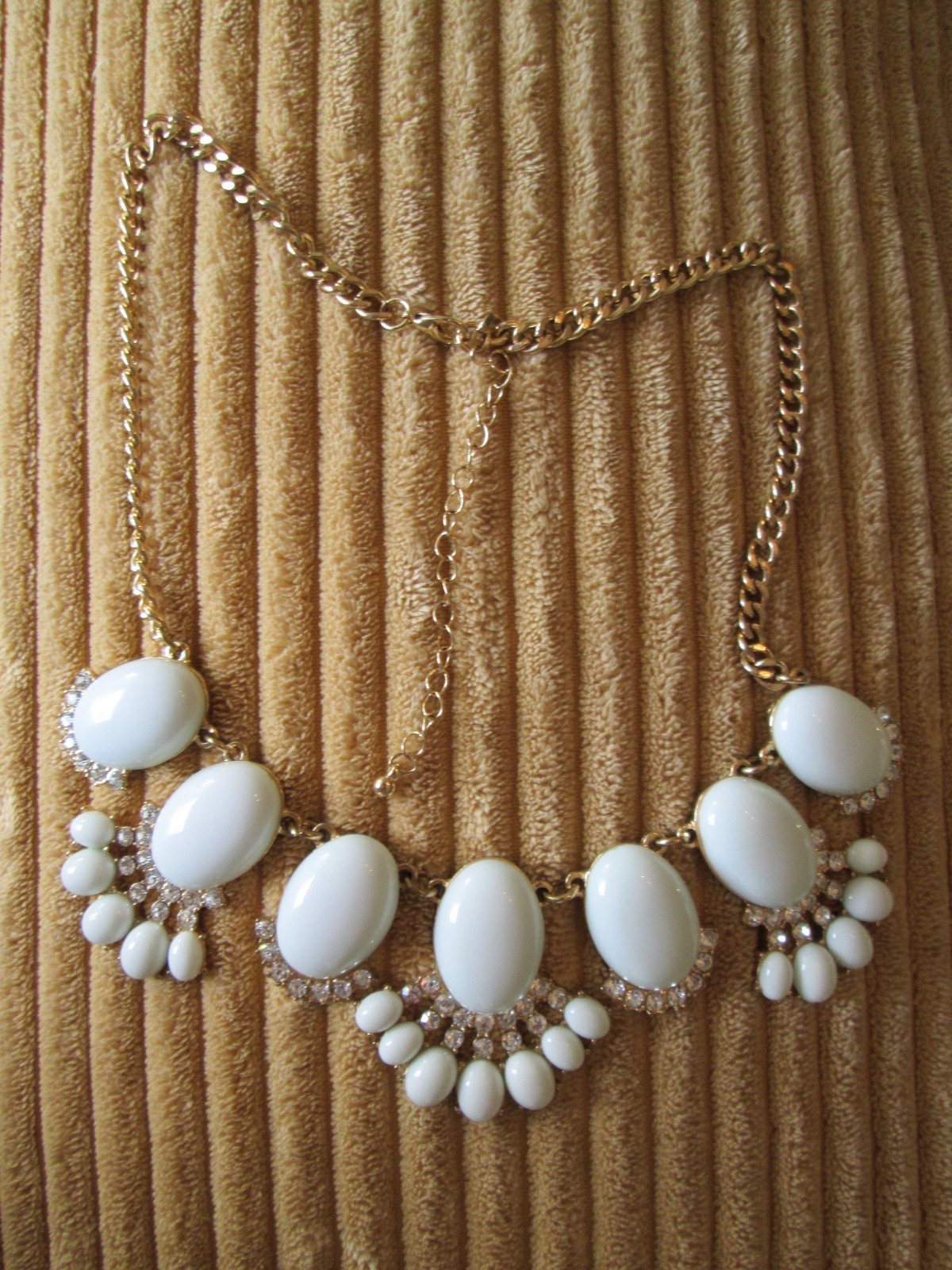 White Oval Cabochon & Rhinestone Gold Tone 7 station Statement 20″-22″ Necklace