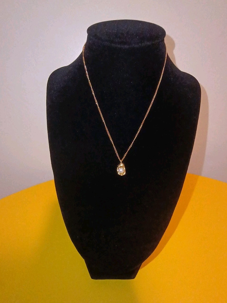 Gold Tone Cable Chain Necklace Oval Colorless Crystal Bezel Pendant Charm