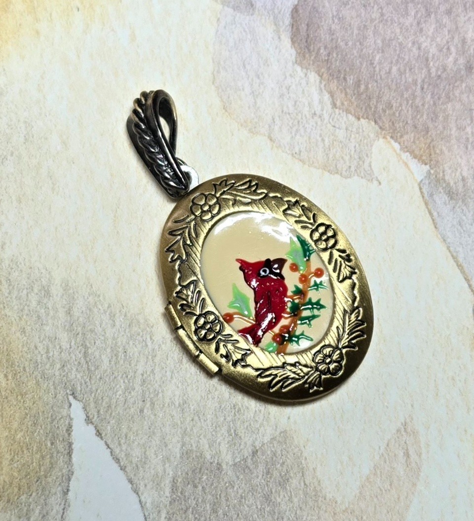 Red Cardinal Bird Oval Locket Pendant Necklace Vintage Brass Photo Keepsake Gift
