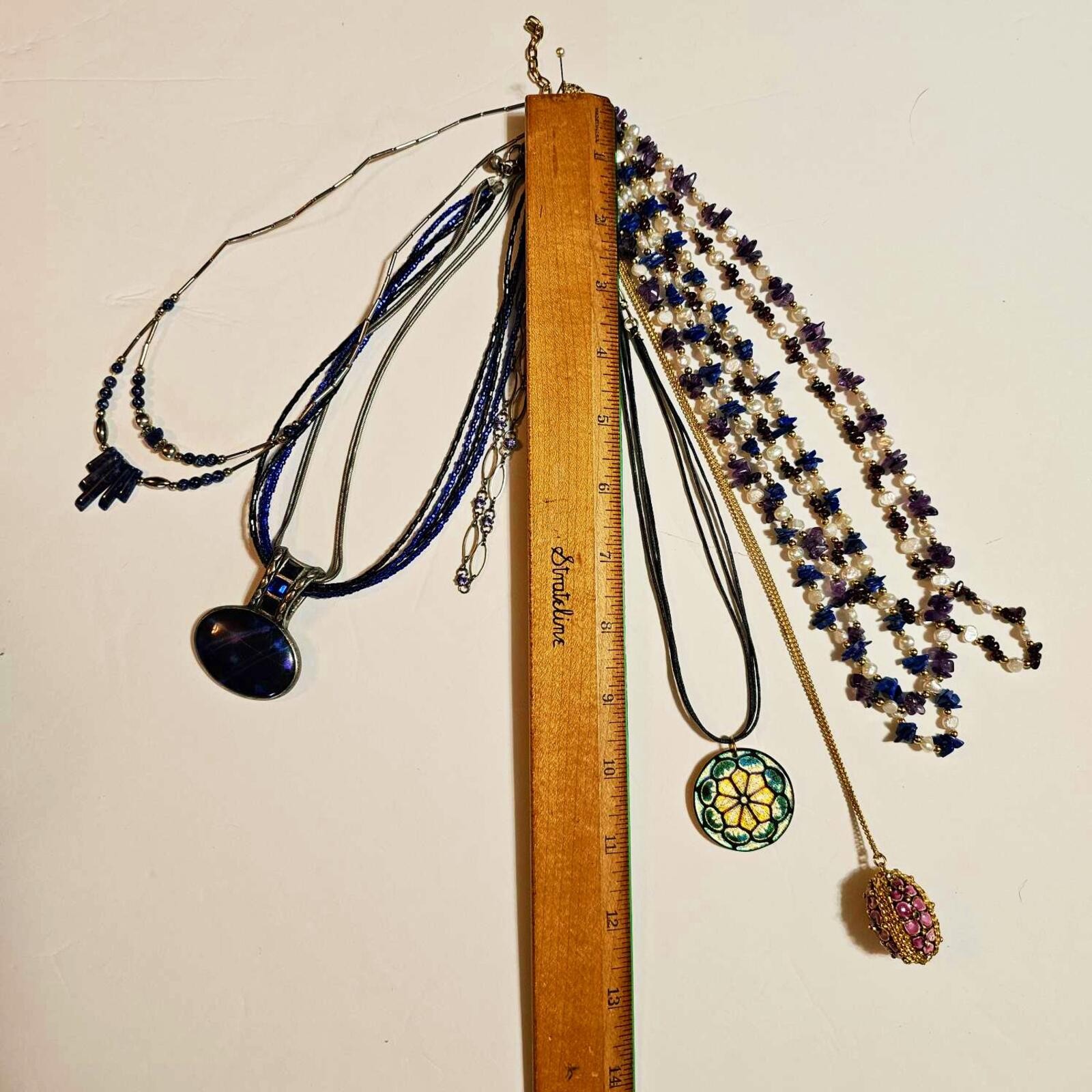 Lot Of 16 Necklaces Various Sizes 14″ to 36″