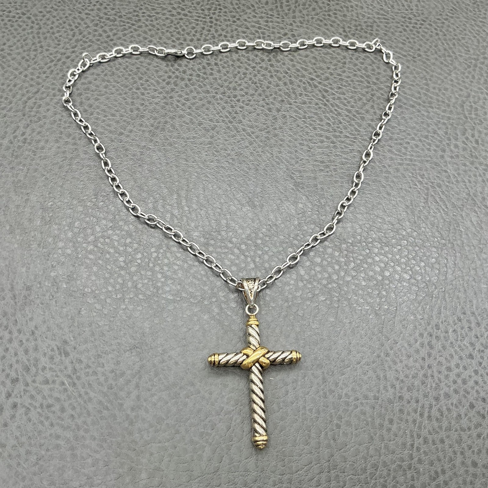 Silver Gold Tone Cross Pendant Necklace 22 In Lobster Clasp Womens Religious