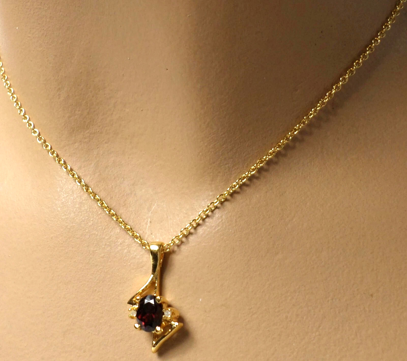 Vintage Lindenwold Fine Jewelers Gold Dark Red Garnet Pendant 16″ Chain Necklace