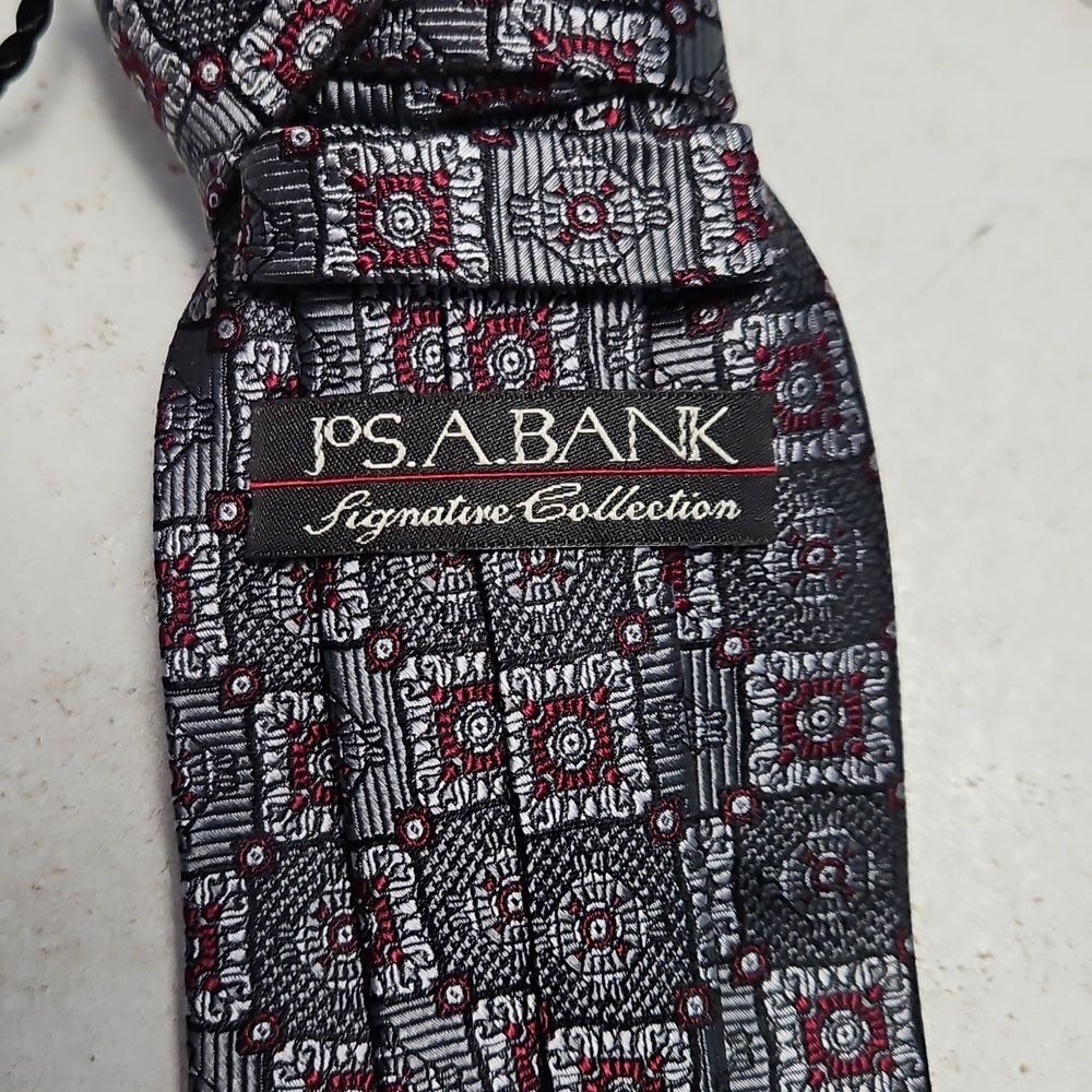 Jos A Bank Silk Gray & Red Patterned Statement Tie Necklace With Silver Tone Pin