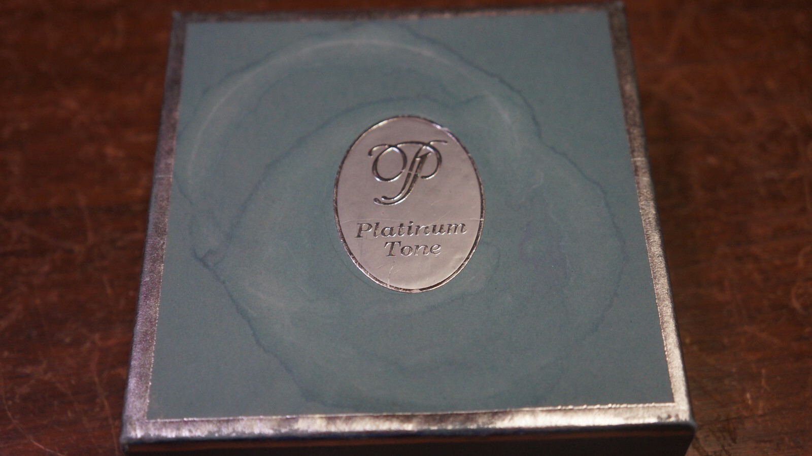 PLATINUM TONE NECKLACE W FAUX STONES