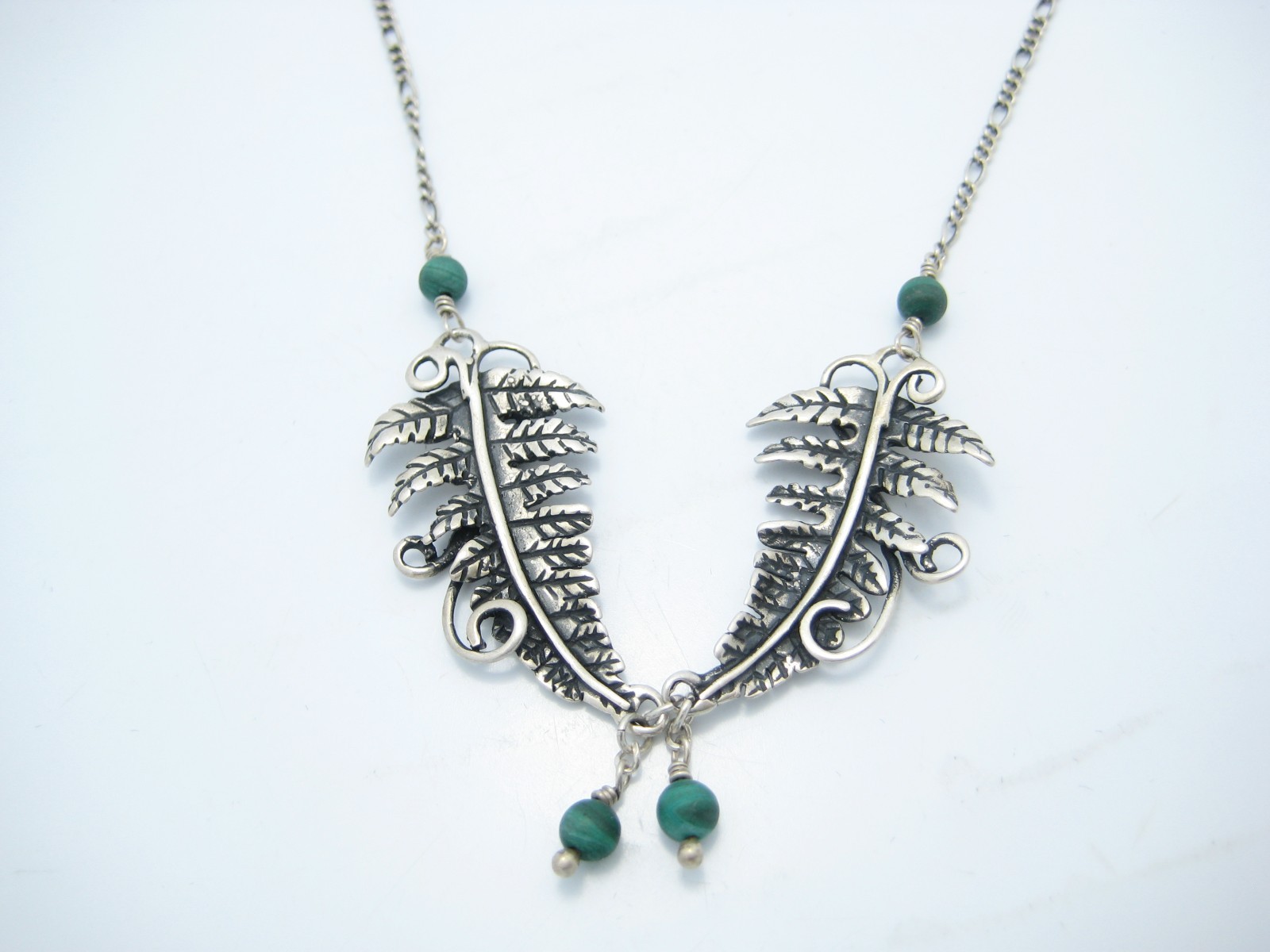 Sterling Silver 1.6mm Figaro Malachite Leaf Design Chain Link Necklace 18.5″