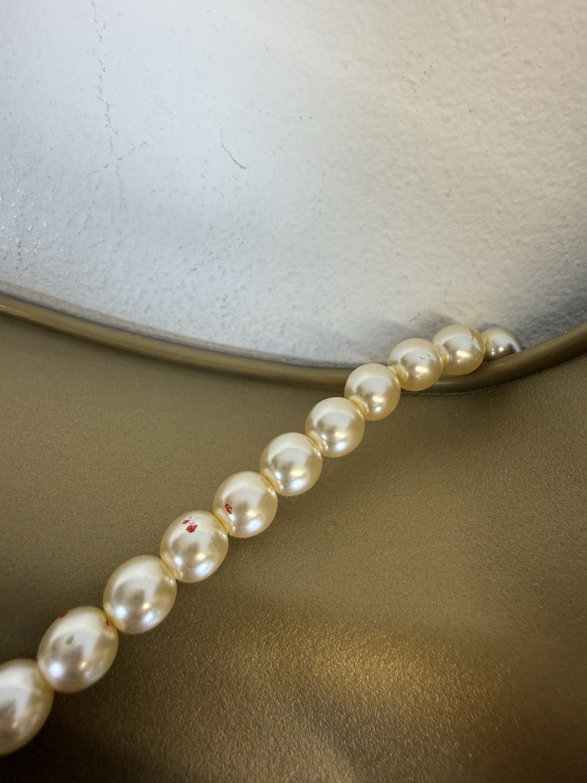 Modern Faux Pearl Necklace Gold Tone Rhinestone Heart Pendant Costume Choker