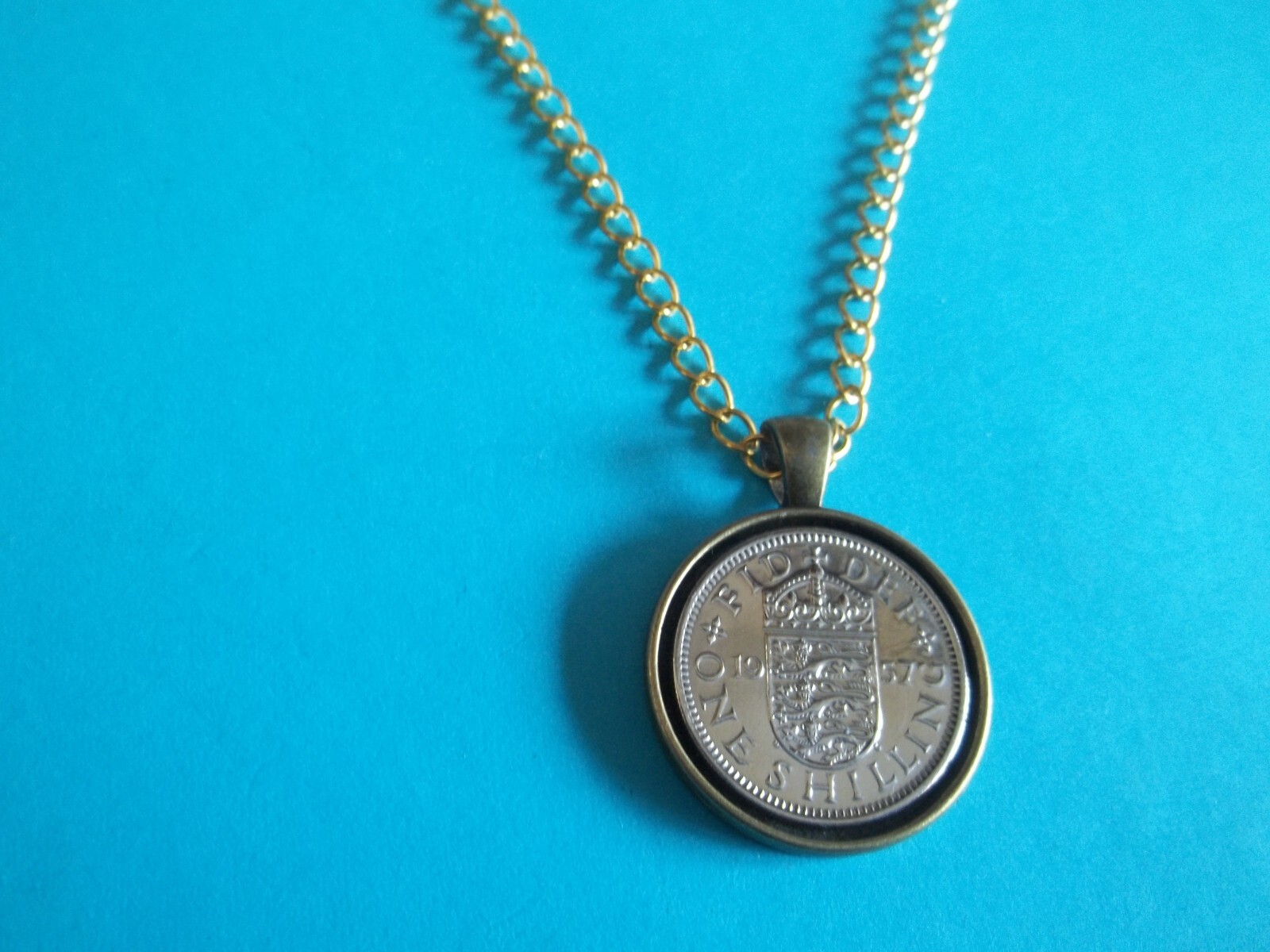 SHILLING COIN – ENGLISH THREE LIONS – BRONZE CASED CURB NECKLACE – 1953 to 1966