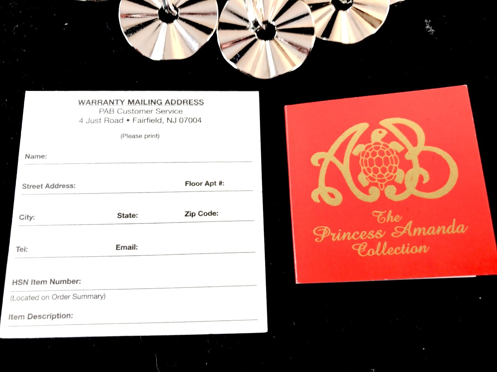 NIB PRINCESS AMANDA SILVER-TONE ANYTIME IS PARTY TIME TEXTURED DISK BIB NECKLACE