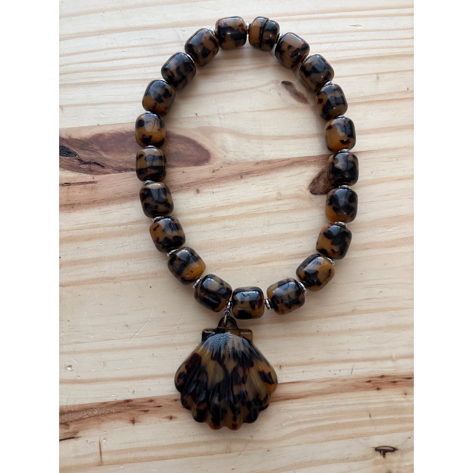 Julietta Asty Necklace Resin Beads Shell Pendant Brown Tortoise Magnetic Clasp
