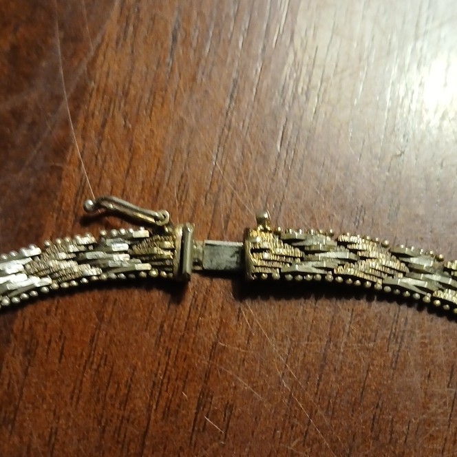 Gold Tone V-Shaped Herringbone Chain Necklace Metal Box Clasp Closure