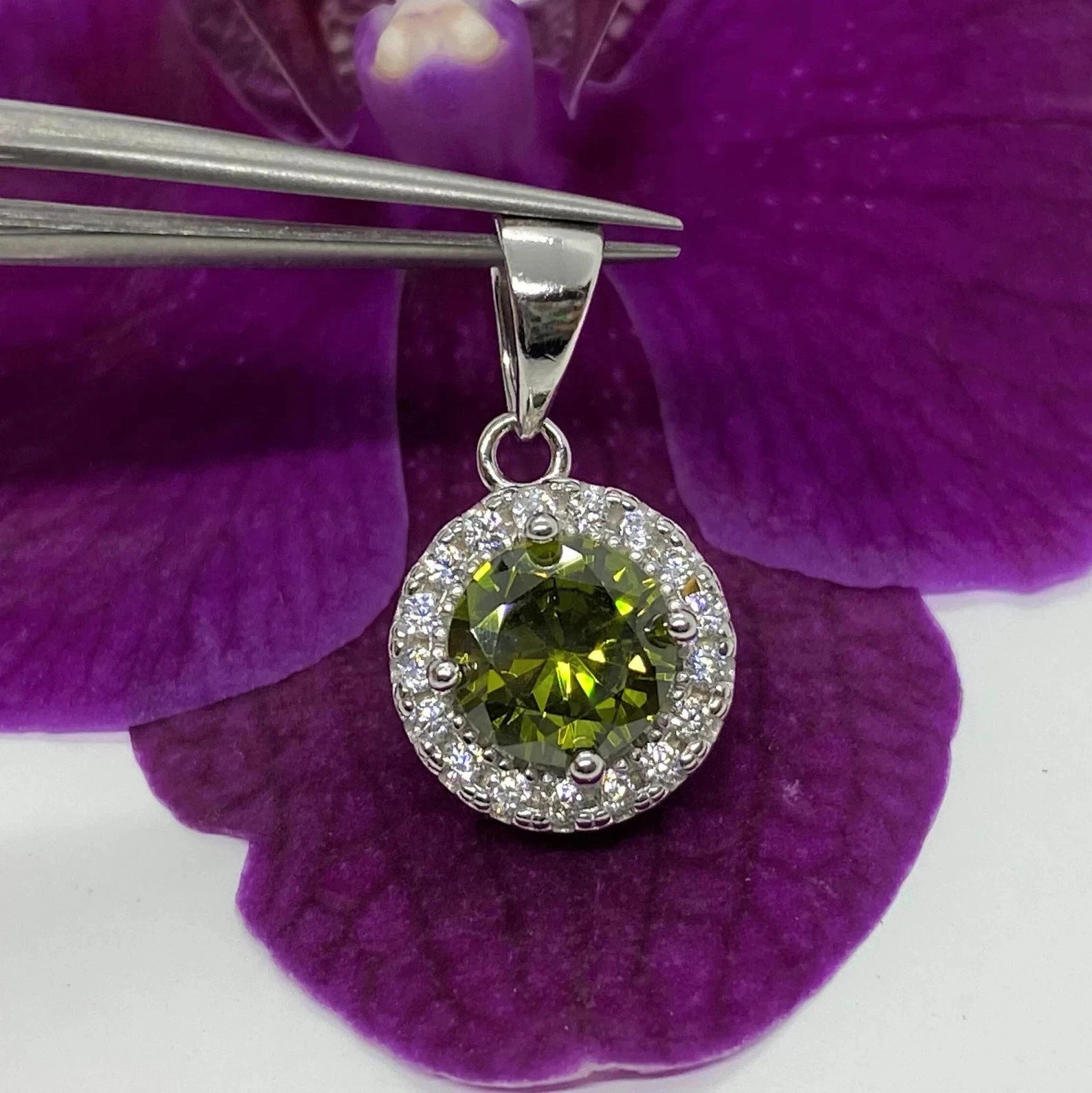 20 Ct Handcrafted Peridot Round Cut Halo Pendant -925 Silver Jewelry with Chain