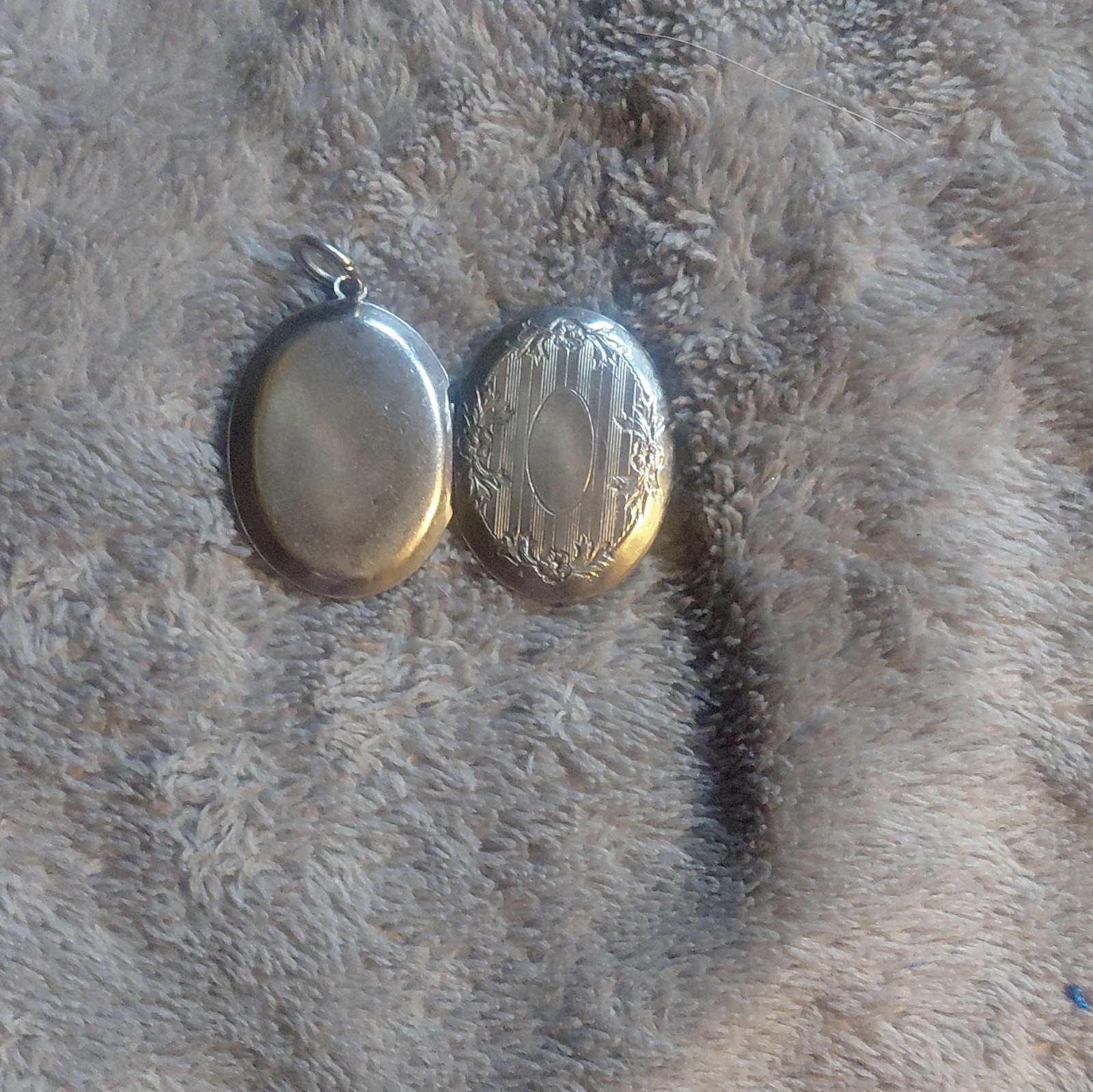 Silver Tone Oval Floral Etched Photo Locket Pure Sterling Silver