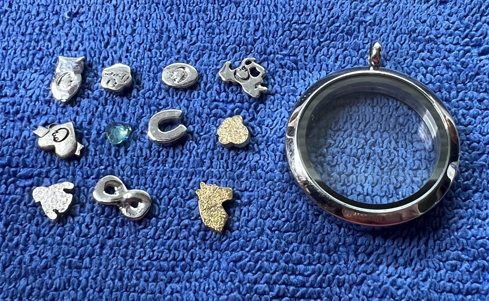 Origami Owl Living Locket Legacy Round Silver Hinged w/ Set of 11 Charms Lot